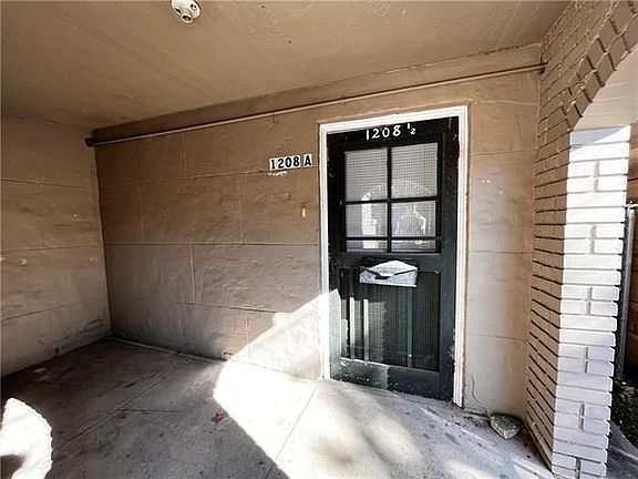 3rd image of 1208 N Gayoso St Unit A