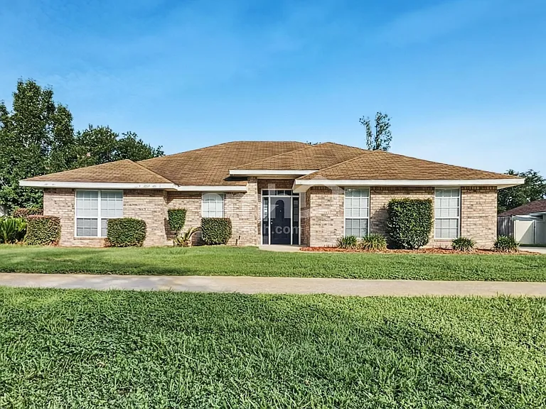 3156 Peppertree Dr — Photo 1