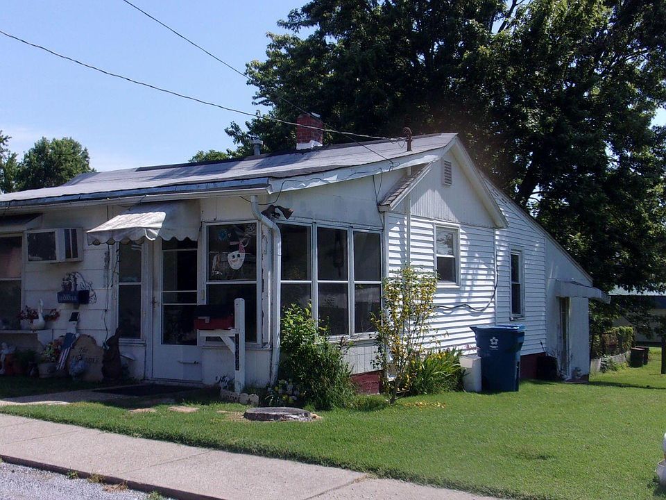 1st image of 1322 S Washington St