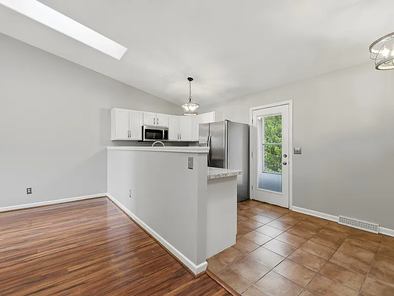 1499 Stonefield Dr — Photo 10