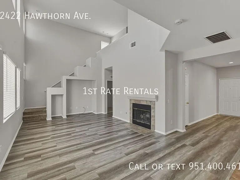 22422 Hawthorn Ave — Photo 3