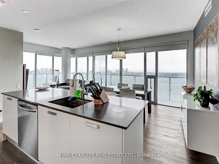 1815 Yonge St #2502 — Photo 5