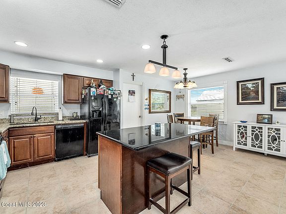 4th image of 1165 Montego Bay Dr N