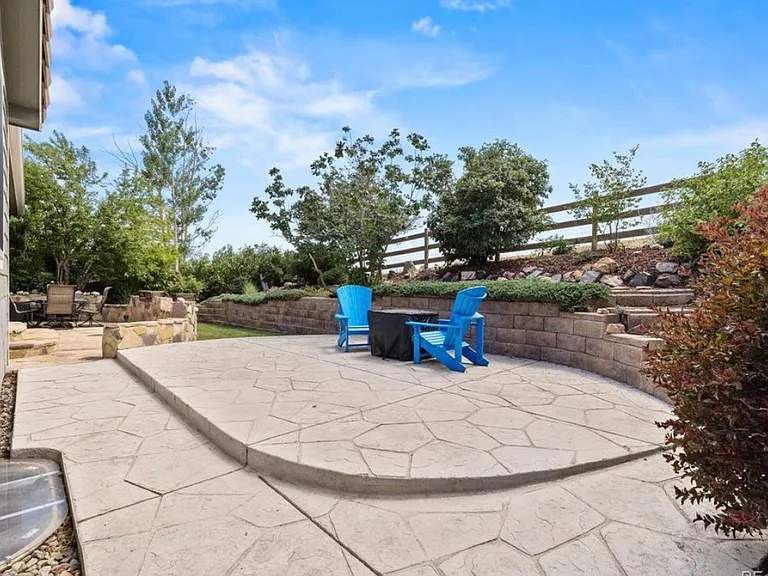 10350 Nottingham Dr — Photo 2