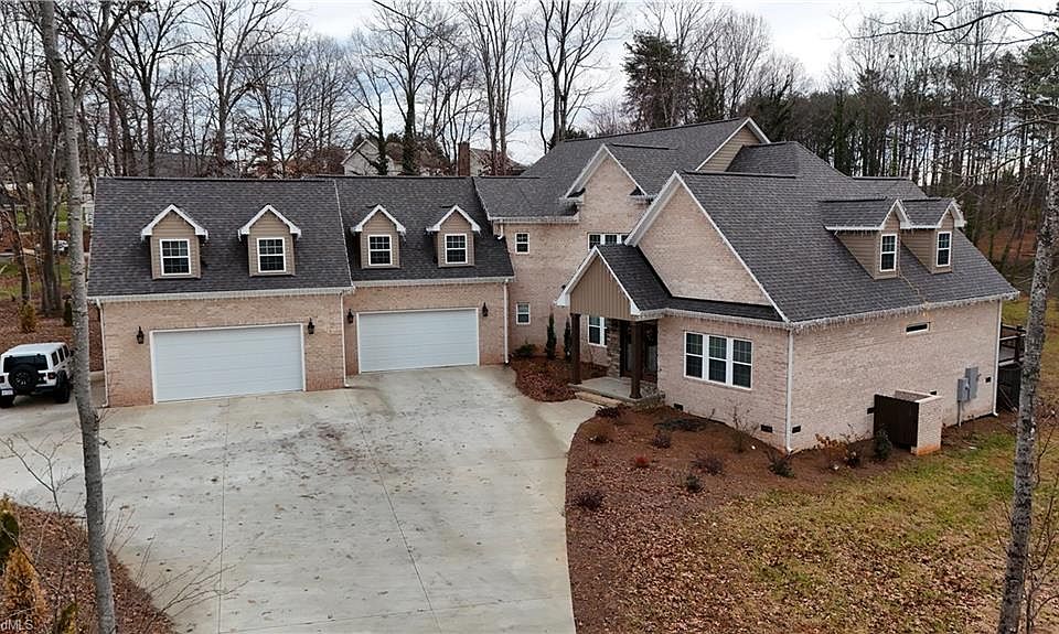1st image of 128 Provence Ct