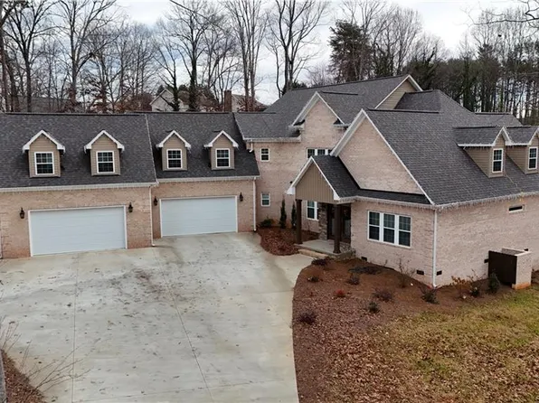 128 Provence Ct, King, NC 27021