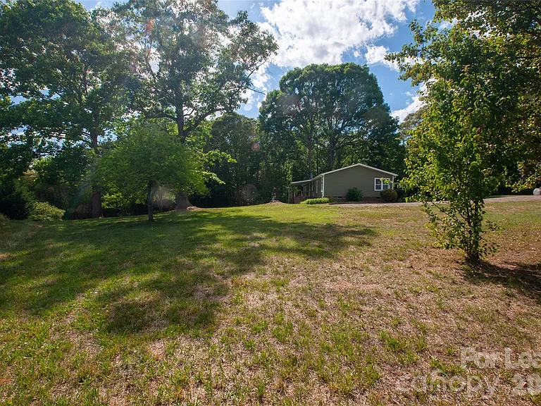 151 Scotsman Dr — Photo 14