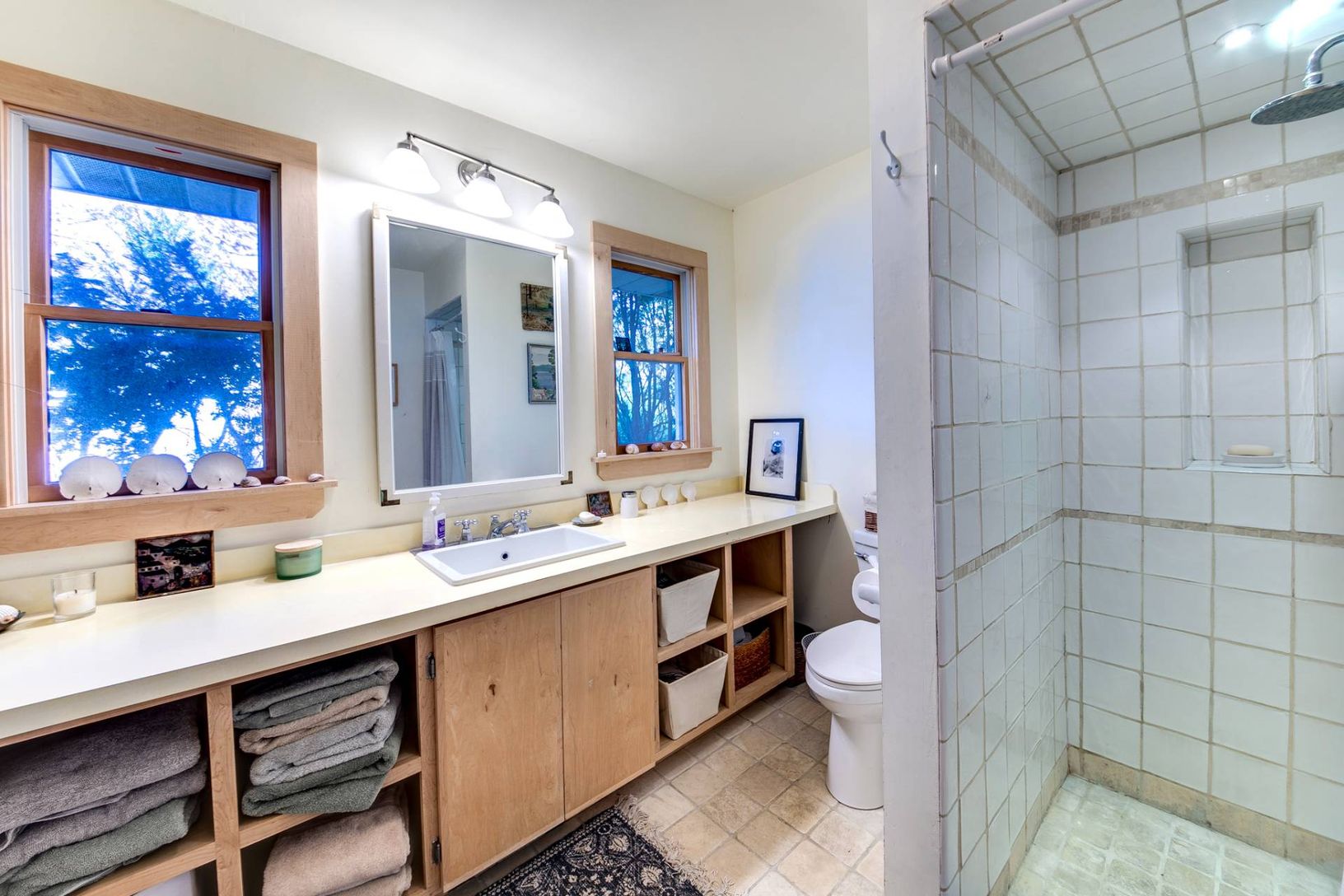  Primary en-suite bathroom