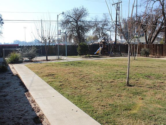 5th image of 409 E Terrace Dr