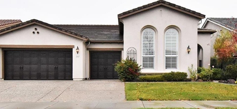 1st image of 2527 Heritage Park Ln