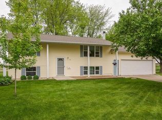 11 C Ave, Newhall, IA 52315