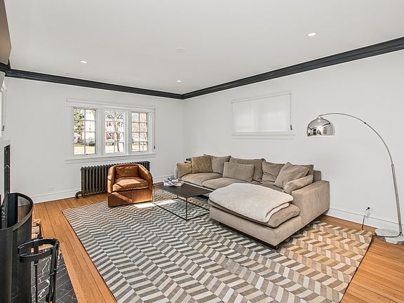 4th image of 2337 Ridgeway Ave