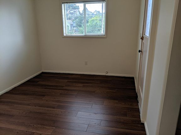 3rd image of 3214 Hoyt Ave #2