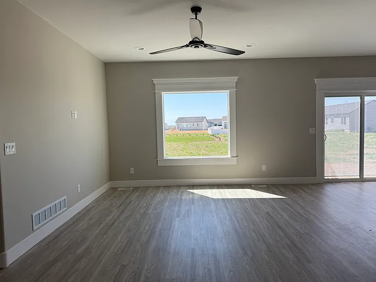 6890 Chapelle Ave — Photo 10