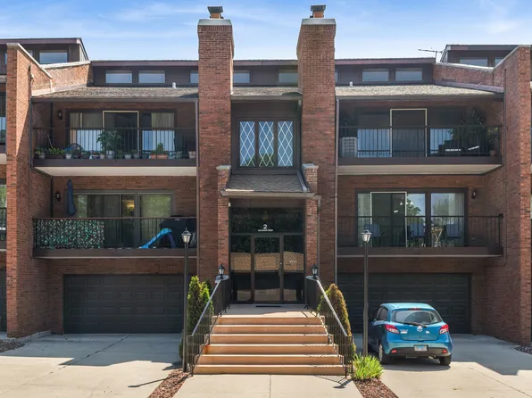 2 Cinnamon Creek Dr #1-S, Palos Hills, IL 60465
