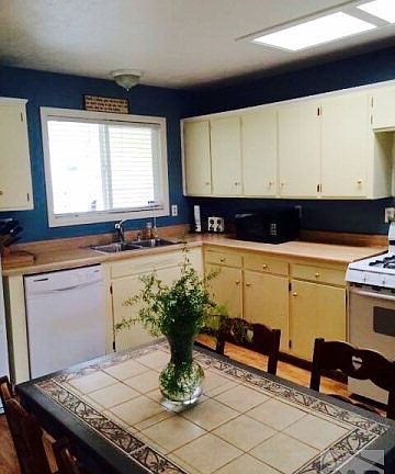 3rd image of 62 Loch Lomond Ln