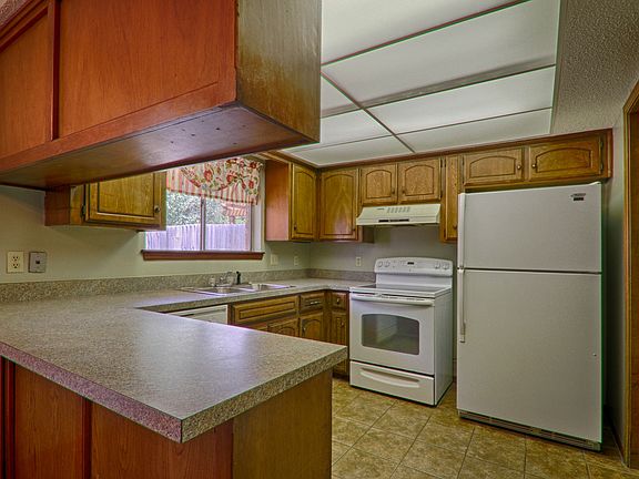4th image of 2105 Whiteoak Cir