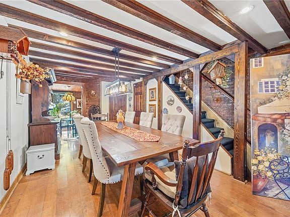 4th image of 32 Douglass St