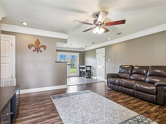 2nd image of 776 Madewood Dr