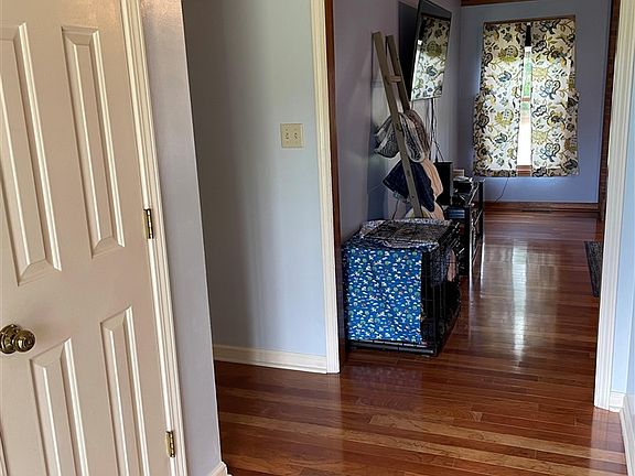 4th image of 2907 Carriage Hill Dr