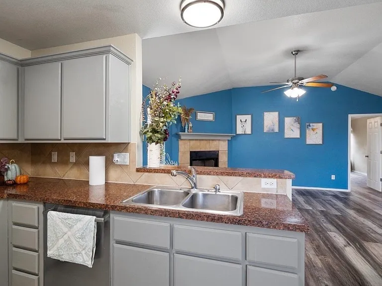 1205 Marlee Cir — Photo 25