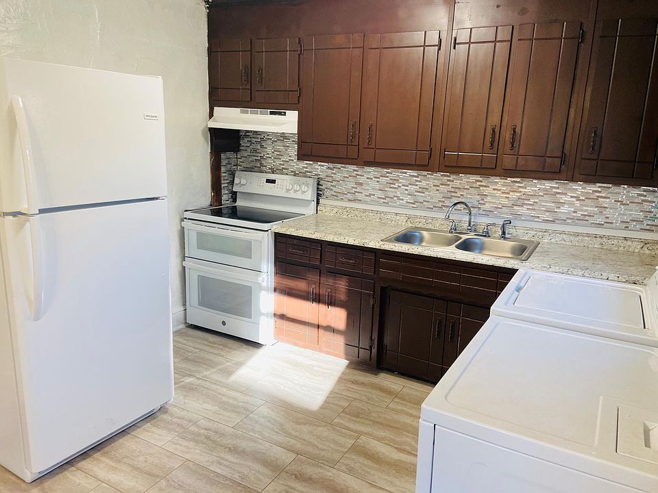1st image of 744 Jefferson Pl