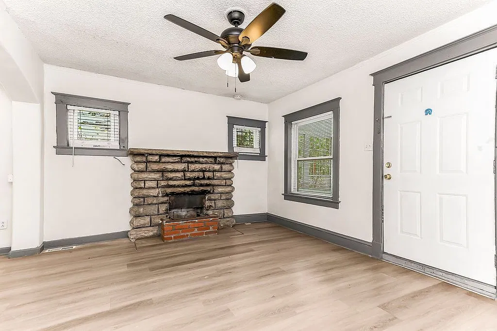 3 bed, 2.0 bath, 1380 sqft, $1,600 — Photo 2