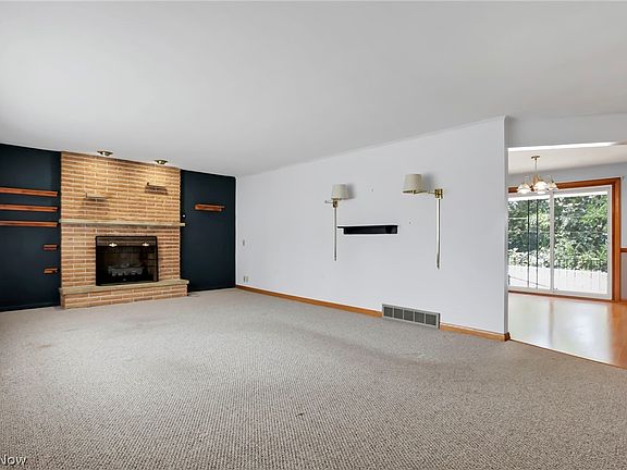 4th image of 1351 Maple Heights Ln