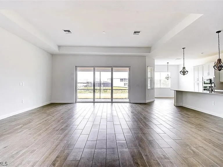 7796 Lakes Edge Ln — Photo 13