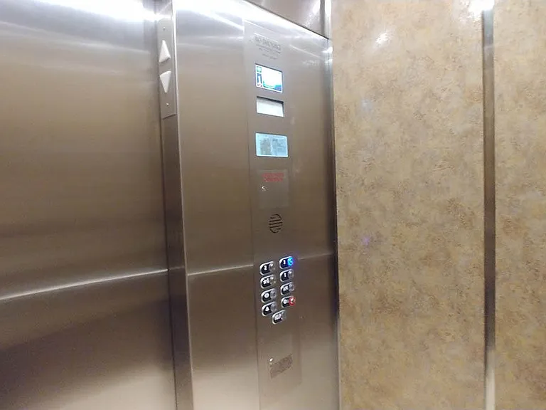 Carmel Heights Apts — Photo 9