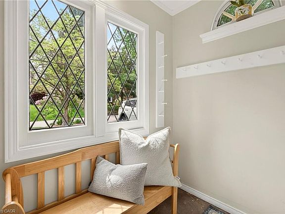 5th image of 13 Tweedsmuir Ave