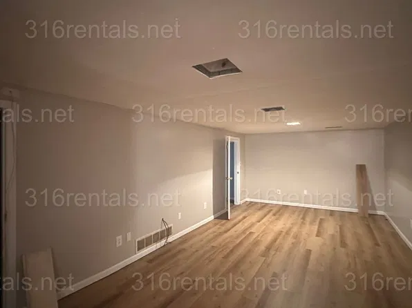136 S Tracy St, Wichita, KS 67209