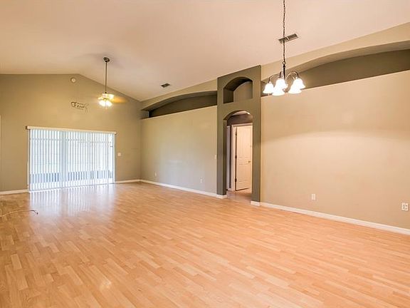 4th image of 123 Rockhill Dr