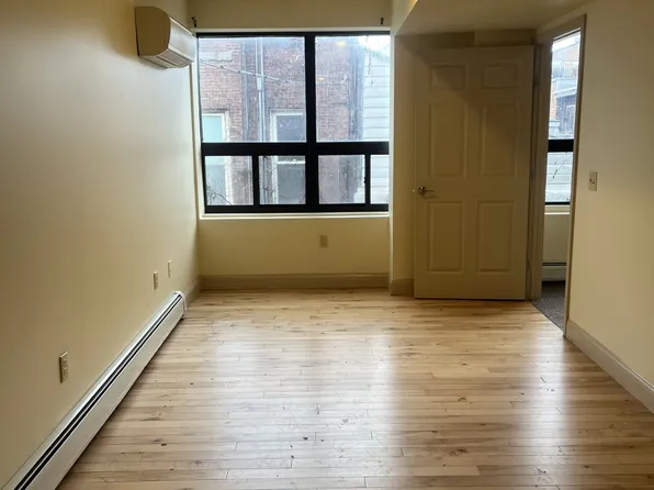 191 College St APT 209, Burlington, VT 05401