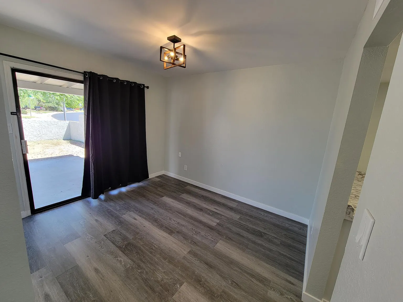 2 bed, 910 sqft, $1,588 — Photo 2