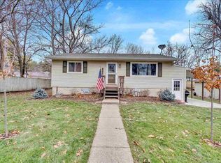 303 East St, Vinton, IA 52313