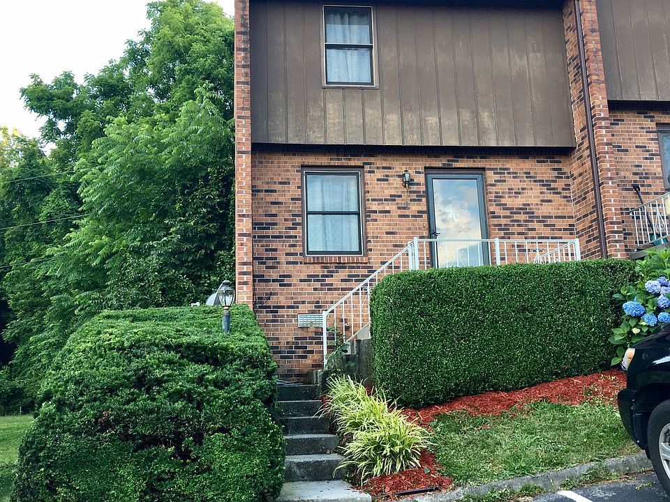 1st image of 320 Emerald Dr