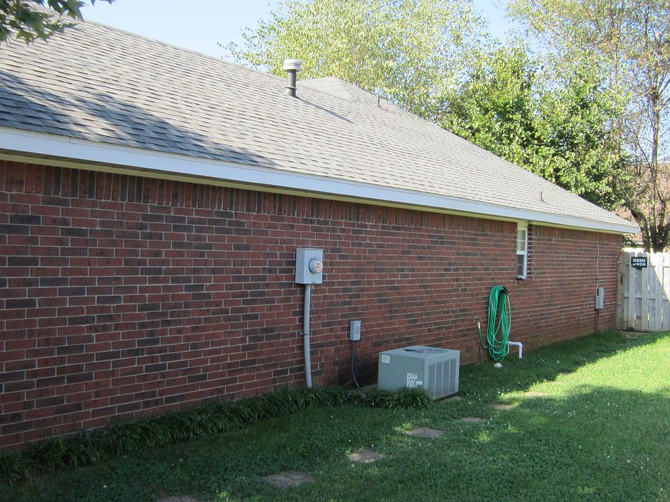 2nd image of 302 Summerset St