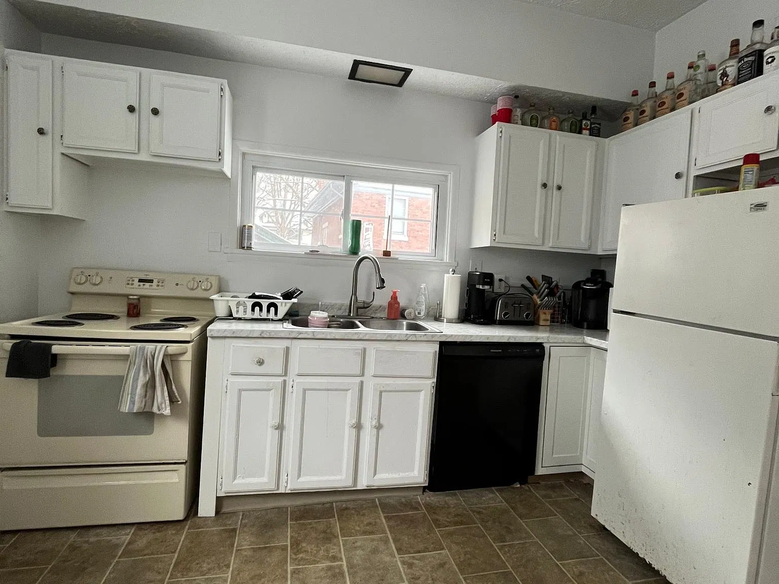 5 bed, 1.5 bath, $2,700 — Photo 4