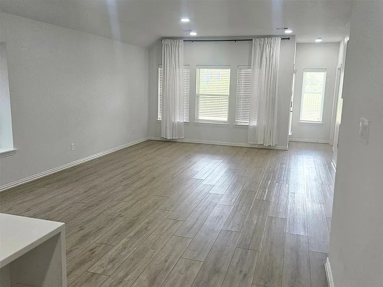 15019 Crown Manor Dr — Photo 9