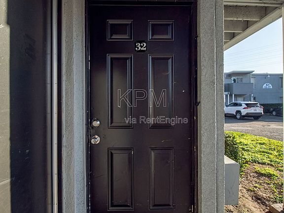 3rd image of 3939 N Pershing Ave #32