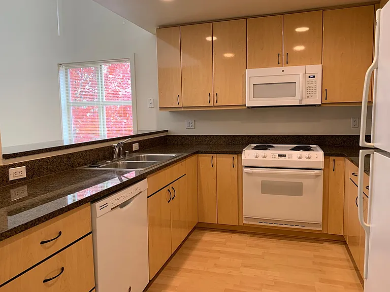Newell Court Apartments, downtown Mercer Island — Photo 51