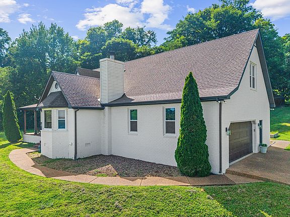 4th image of 900 Dories Ln