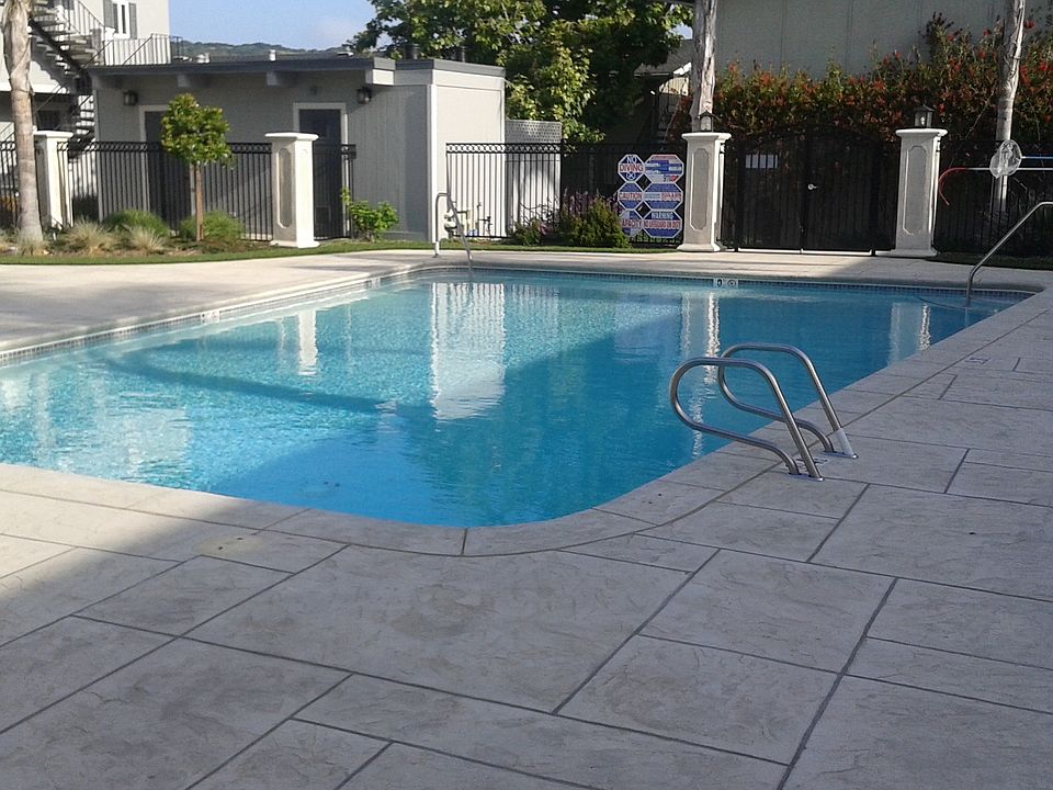 2nd image of 5 Circle Dr APT F