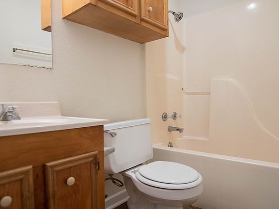 1805-Tallowood-bathroom-2_08022023