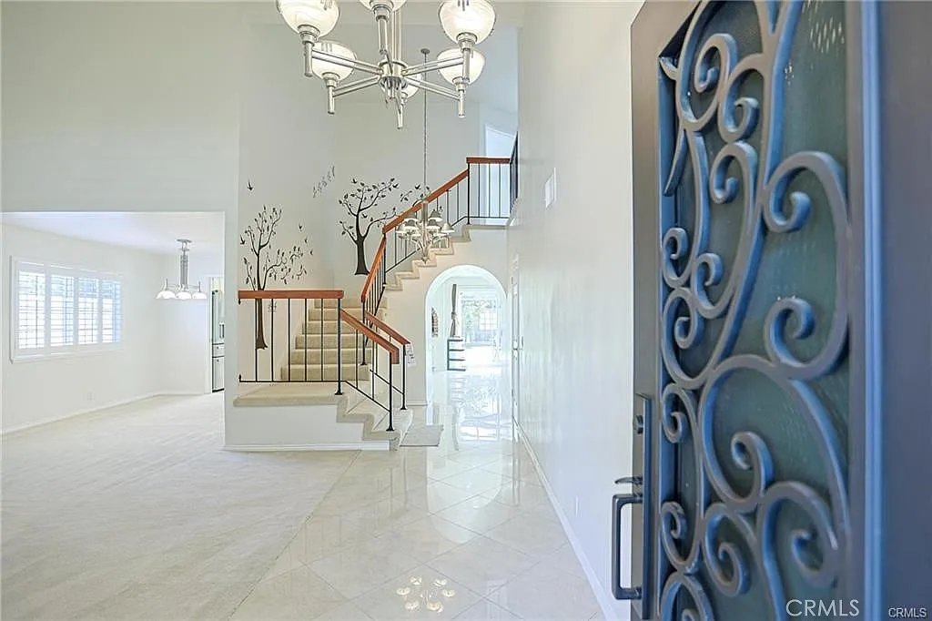 3 bed, 3.5 bath, 2890 sqft, $5,800 — Photo 4