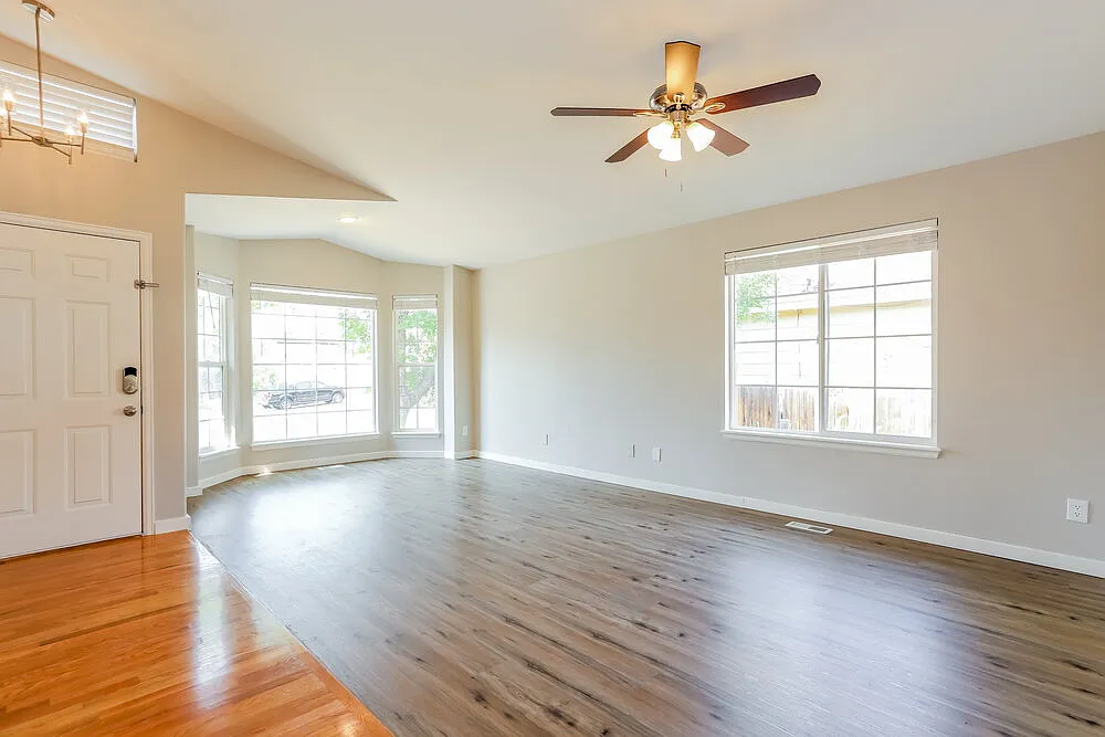 3 bed, 2.0 bath, 1666 sqft, $3,035 — Photo 4