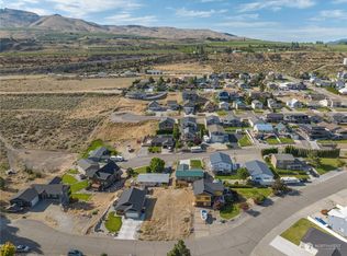 240 Lakeview Pl, Orondo, WA 98843