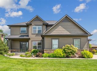 15914 Wilden Dr, Urbandale, IA 50323