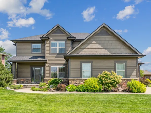 15914 Wilden Dr, Urbandale, IA 50323